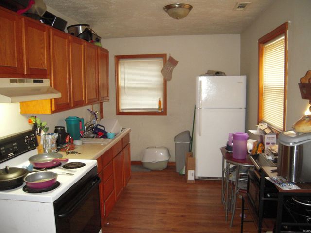 1615 E Beardsley Ave, Elkhart, IN 46514