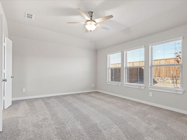 643 Medinah Road, Red Oak, TX 75154