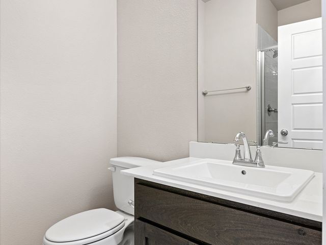 643 Medinah Road, Red Oak, TX 75154