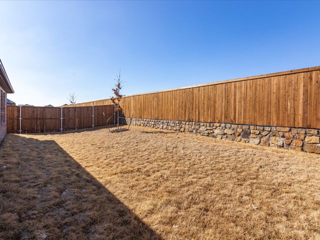 643 Medinah Road, Red Oak, TX 75154