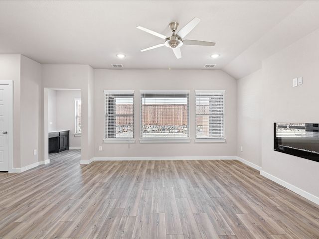 643 Medinah Road, Red Oak, TX 75154