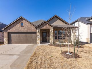 643 Medinah Road, Red Oak, TX 75154