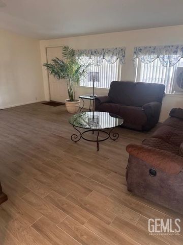 600 S Dennison 27, Tehachapi, CA 93561