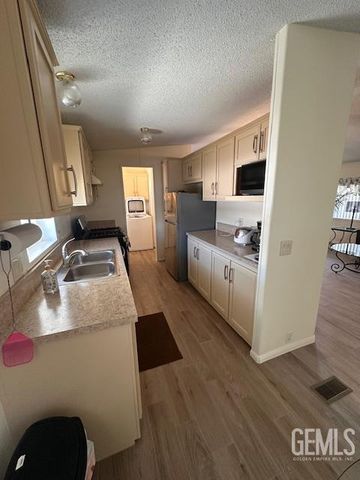 600 S Dennison 27, Tehachapi, CA 93561