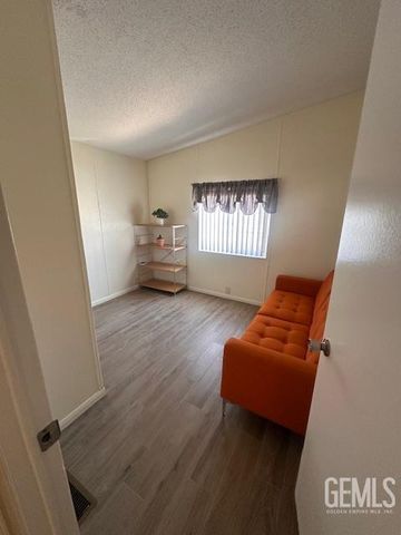 600 S Dennison 27, Tehachapi, CA 93561