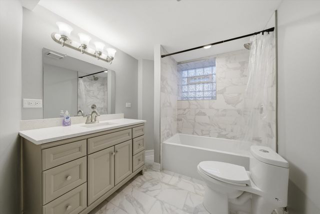 4541 S Prairie Avenue 1N, Chicago, IL 60653