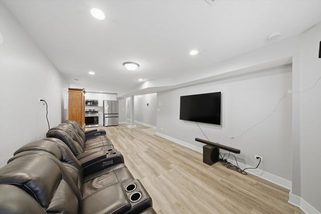 4541 S Prairie Avenue 1N, Chicago, IL 60653