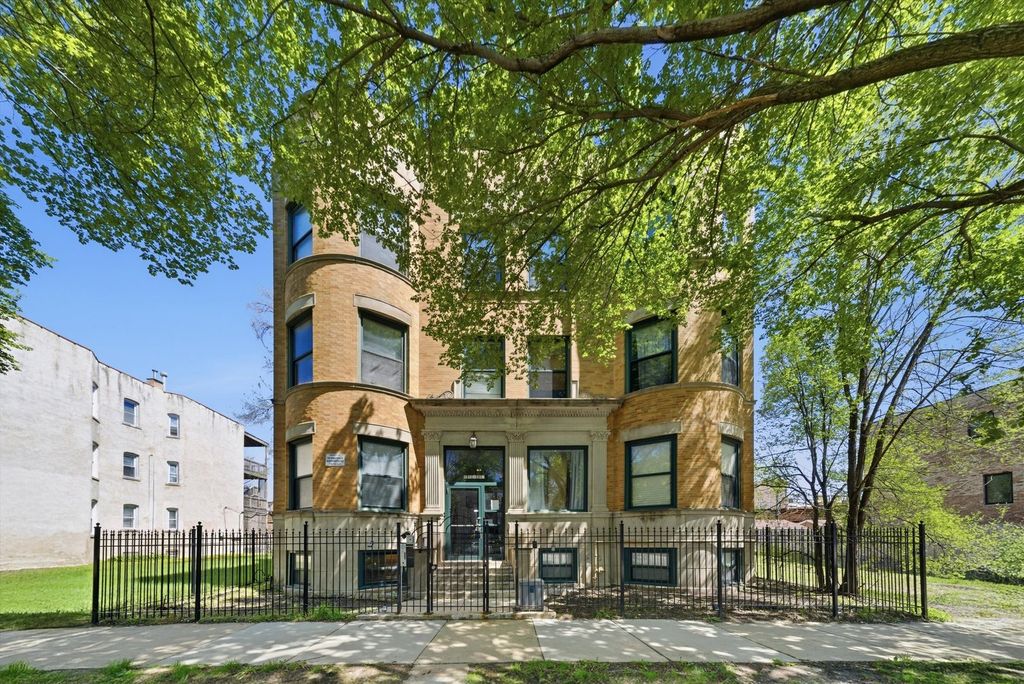 4541 S Prairie Avenue 1N, Chicago, IL 60653