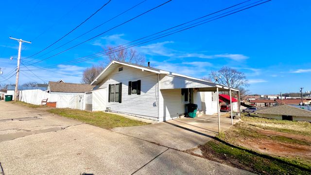 212 N Central Avenue, Monett, MO 65708