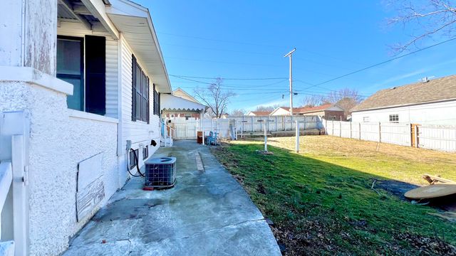 212 N Central Avenue, Monett, MO 65708