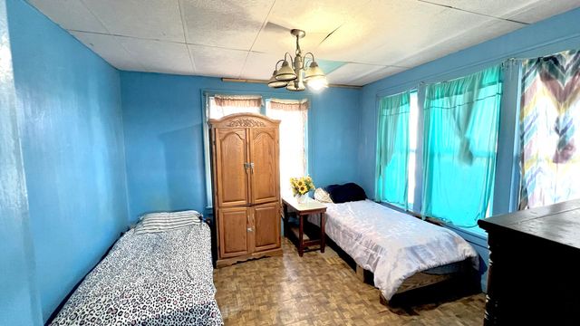 212 N Central Avenue, Monett, MO 65708