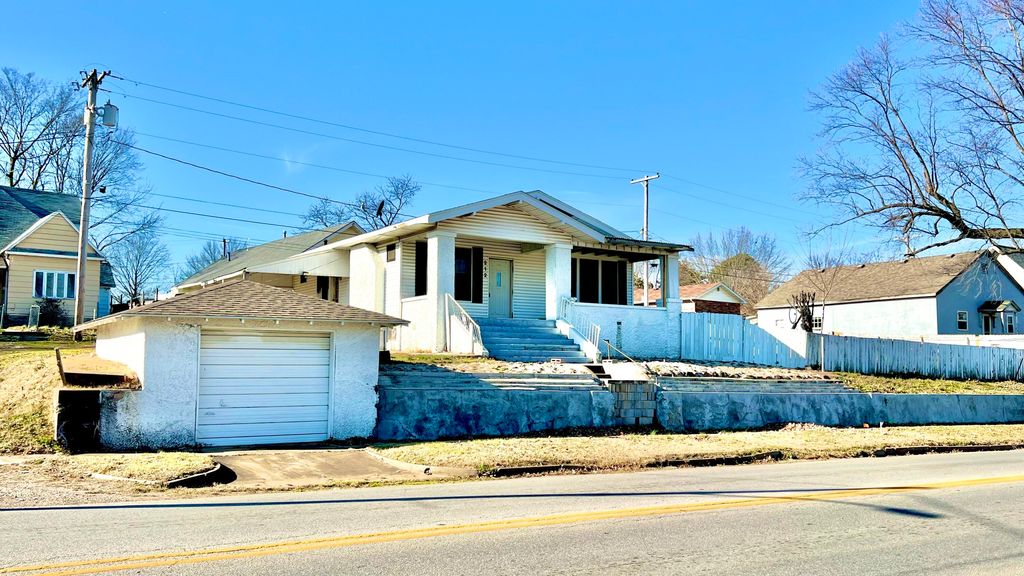212 N Central Avenue, Monett, MO 65708