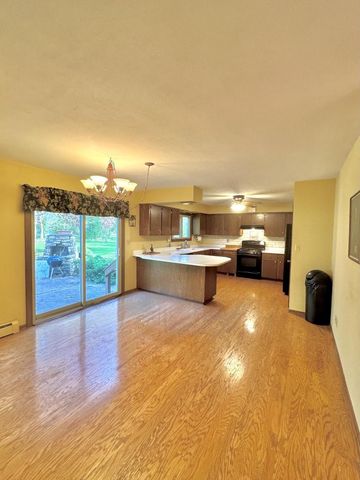 W360N7532 Thomas DRIVE, Oconomowoc, WI 53066