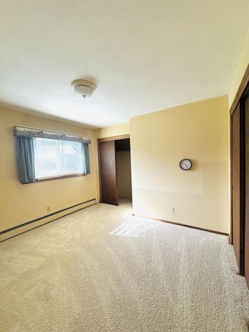W360N7532 Thomas DRIVE, Oconomowoc, WI 53066