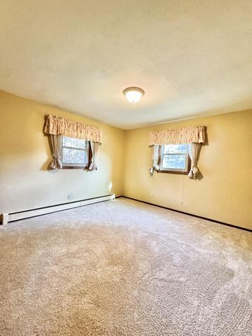 W360N7532 Thomas DRIVE, Oconomowoc, WI 53066
