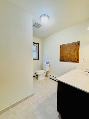 W360N7532 Thomas DRIVE, Oconomowoc, WI 53066