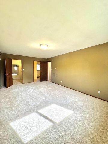 W360N7532 Thomas DRIVE, Oconomowoc, WI 53066