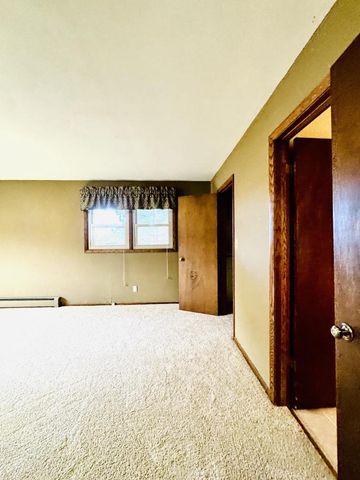 W360N7532 Thomas DRIVE, Oconomowoc, WI 53066