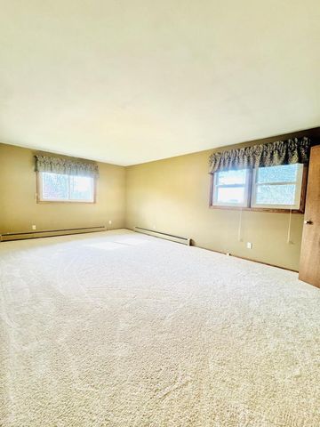 W360N7532 Thomas DRIVE, Oconomowoc, WI 53066