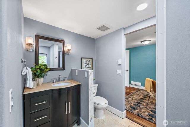 21216 Des Moines Memorial Dr, Des Moines, WA 98198