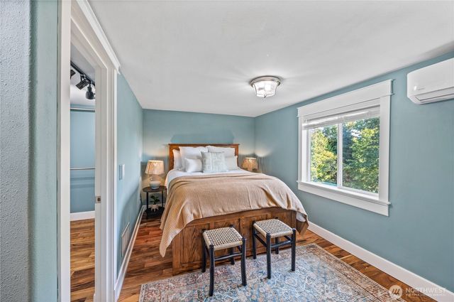 21216 Des Moines Memorial Dr, Des Moines, WA 98198