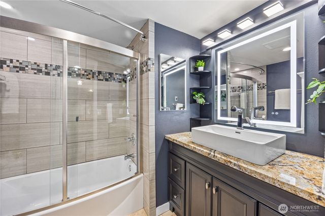 21216 Des Moines Memorial Dr, Des Moines, WA 98198