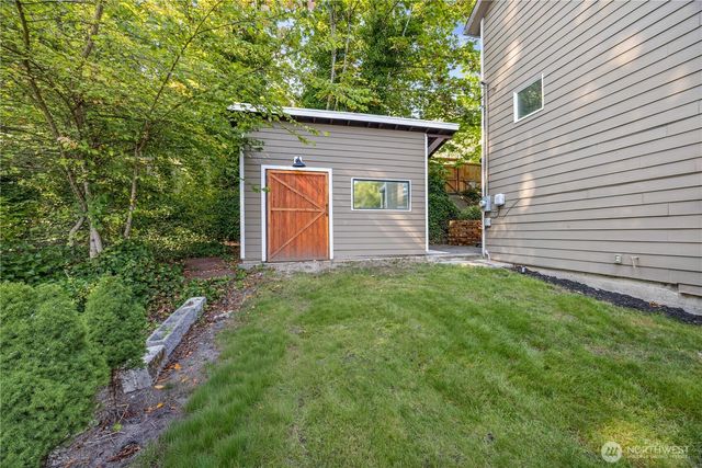 21216 Des Moines Memorial Dr, Des Moines, WA 98198