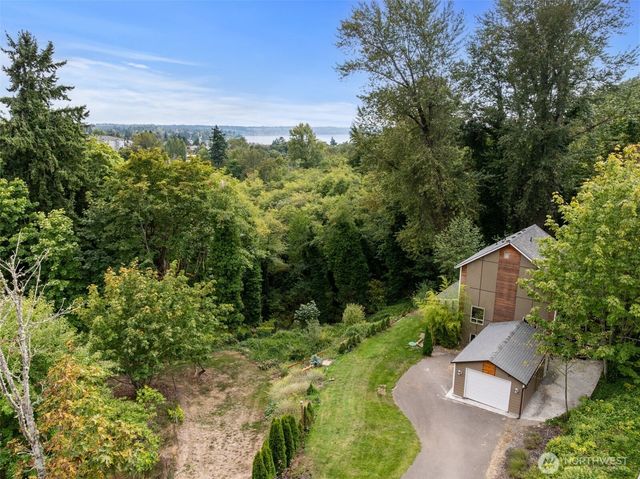 21216 Des Moines Memorial Dr, Des Moines, WA 98198