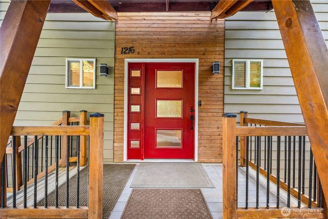 21216 Des Moines Memorial Dr, Des Moines, WA 98198