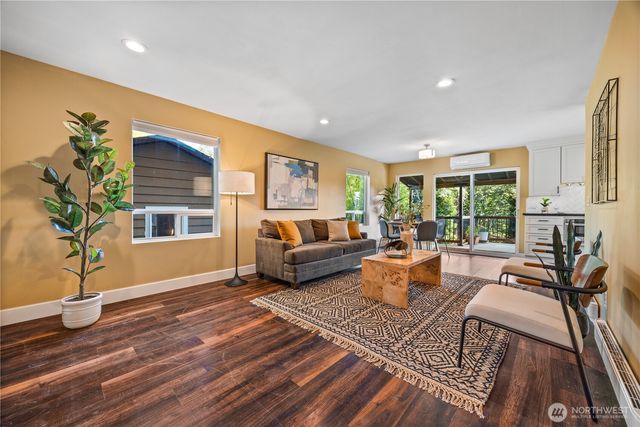 21216 Des Moines Memorial Dr, Des Moines, WA 98198
