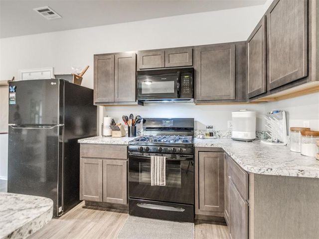 823 Highgarden Circle, Noble, OK 73068