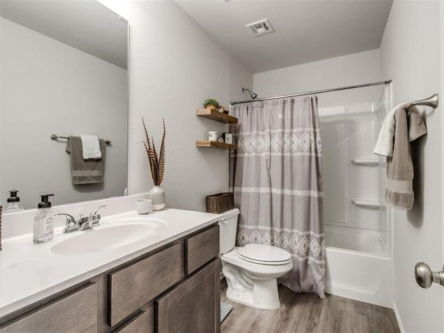 823 Highgarden Circle, Noble, OK 73068