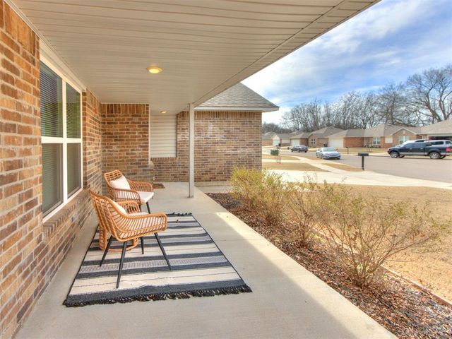 823 Highgarden Circle, Noble, OK 73068