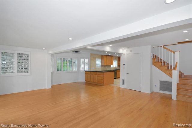 1400 Rossdale Drive, Waterford, MI 48328