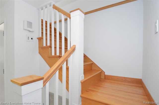 1400 Rossdale Drive, Waterford, MI 48328
