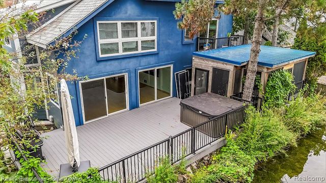1400 Rossdale Drive, Waterford, MI 48328