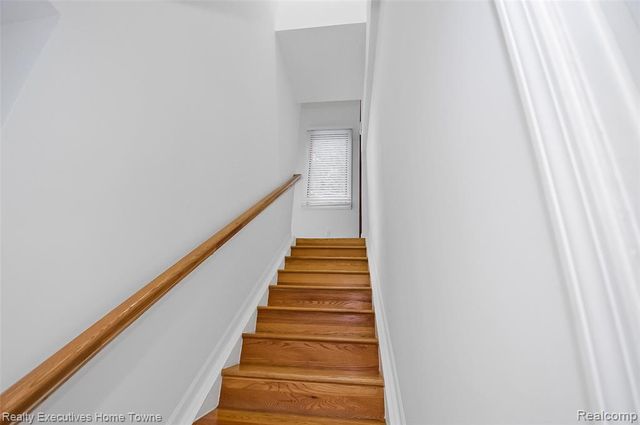 1400 Rossdale Drive, Waterford, MI 48328