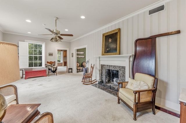 1103 E Goliad Avenue, Crockett, TX 75835