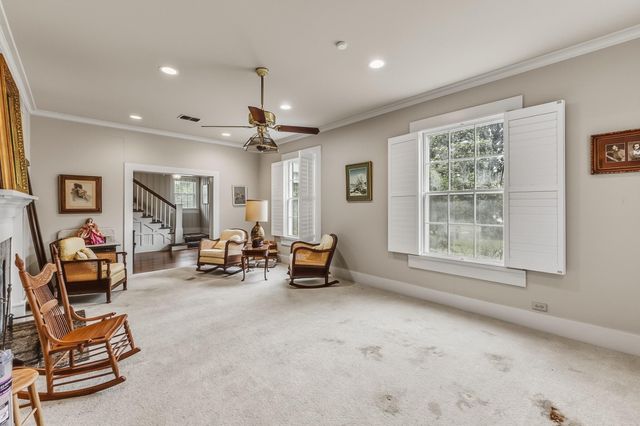 1103 E Goliad Avenue, Crockett, TX 75835