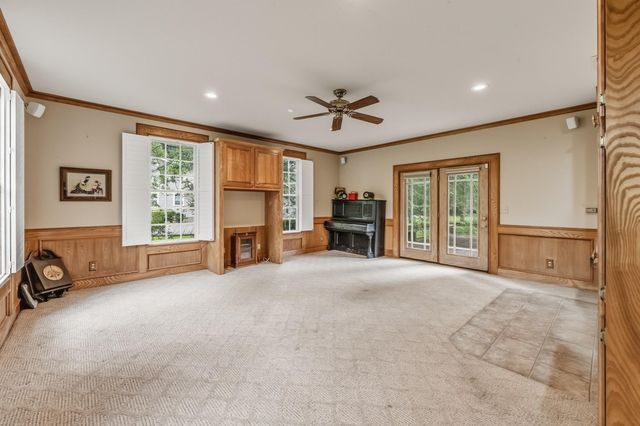 1103 E Goliad Avenue, Crockett, TX 75835