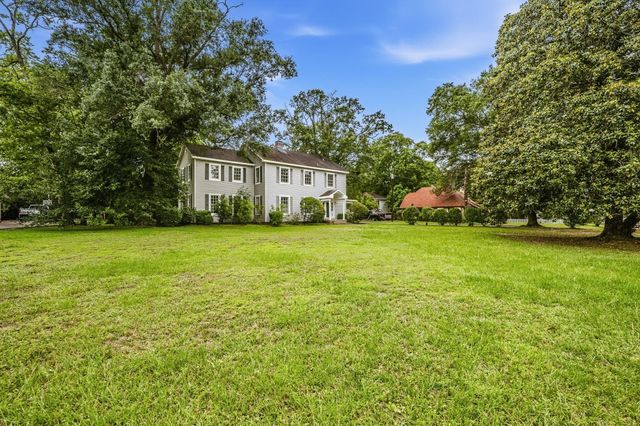 1103 E Goliad Avenue, Crockett, TX 75835