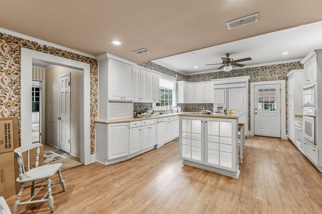 1103 E Goliad Avenue, Crockett, TX 75835