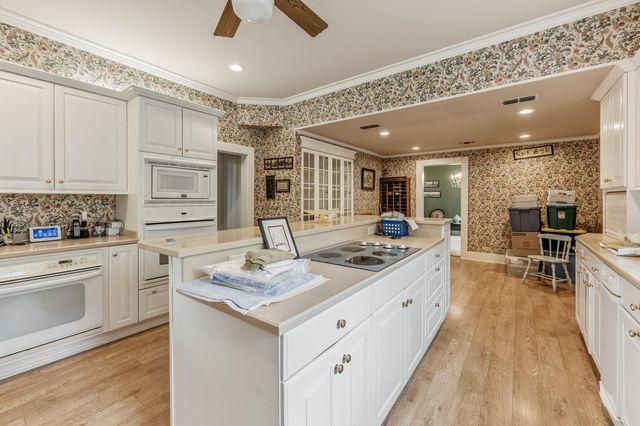 1103 E Goliad Avenue, Crockett, TX 75835