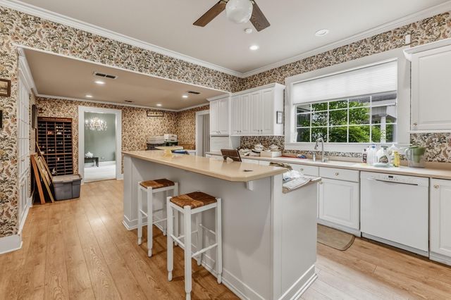 1103 E Goliad Avenue, Crockett, TX 75835