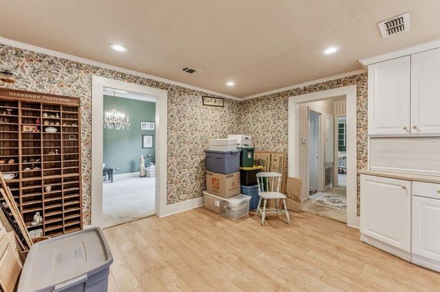 1103 E Goliad Avenue, Crockett, TX 75835