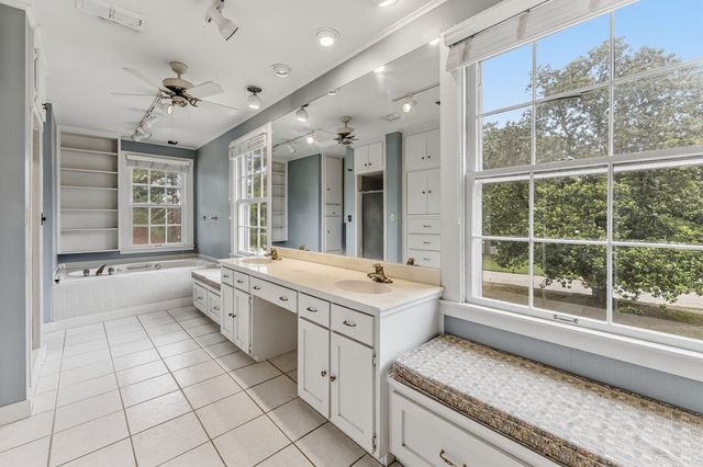 1103 E Goliad Avenue, Crockett, TX 75835
