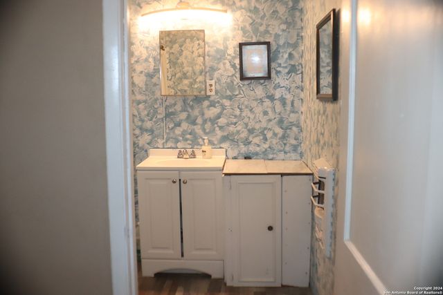 2306 W Huisache, San Antonio, TX 78201