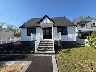 7 E Lakeland Street, Bay Shore, NY 11706