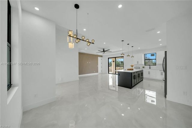 2911 46th st w, Lehigh Acres, FL 33971