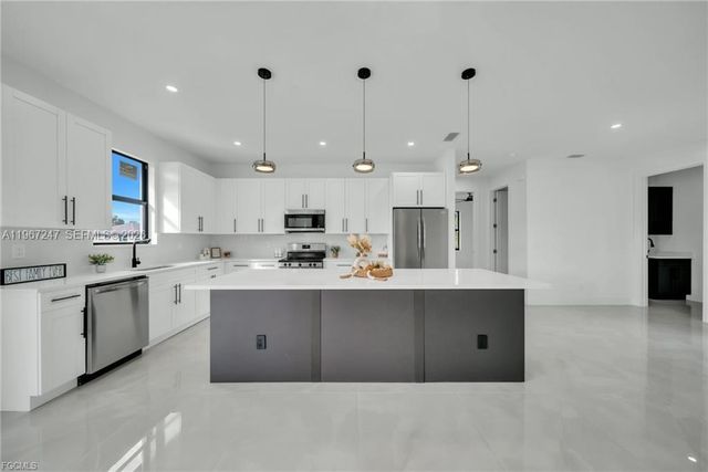 2911 46th st w, Lehigh Acres, FL 33971